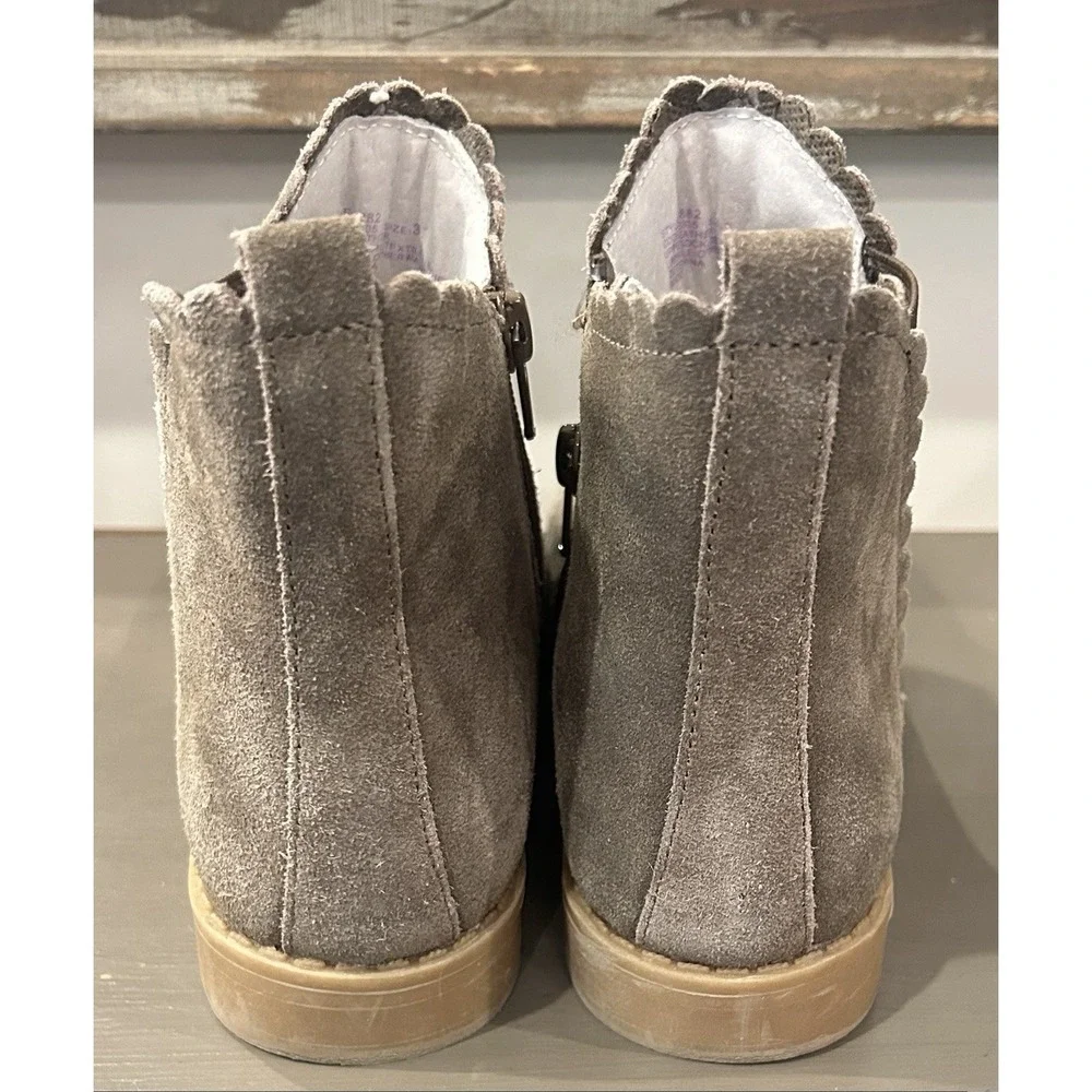 L'amour Girls Nicola Scalloped Chelsea Boot Size 3 Taupe Suede Booties EUC